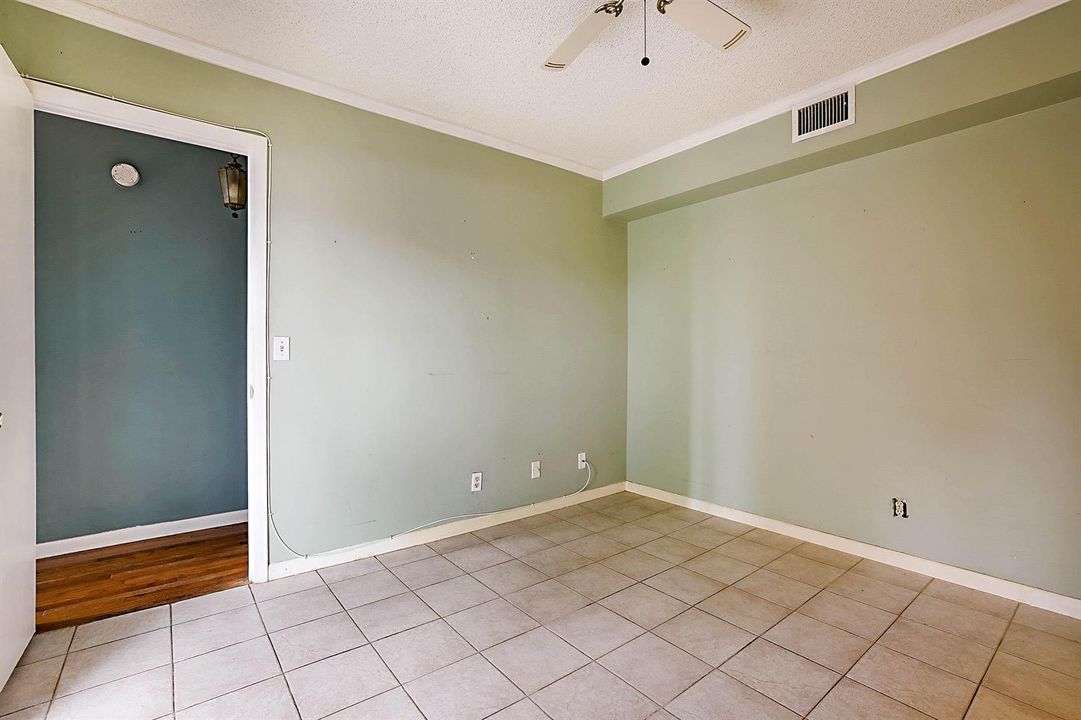 3665 Victoria Drive-25