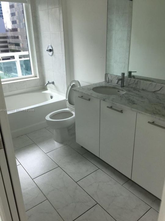 For Rent: $3,100 (1 beds, 1 baths, 704 Square Feet)