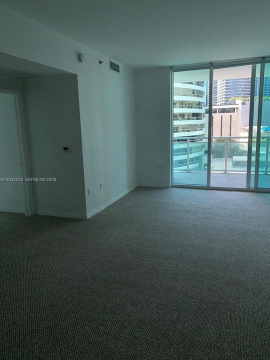 For Rent: $3,100 (1 beds, 1 baths, 704 Square Feet)