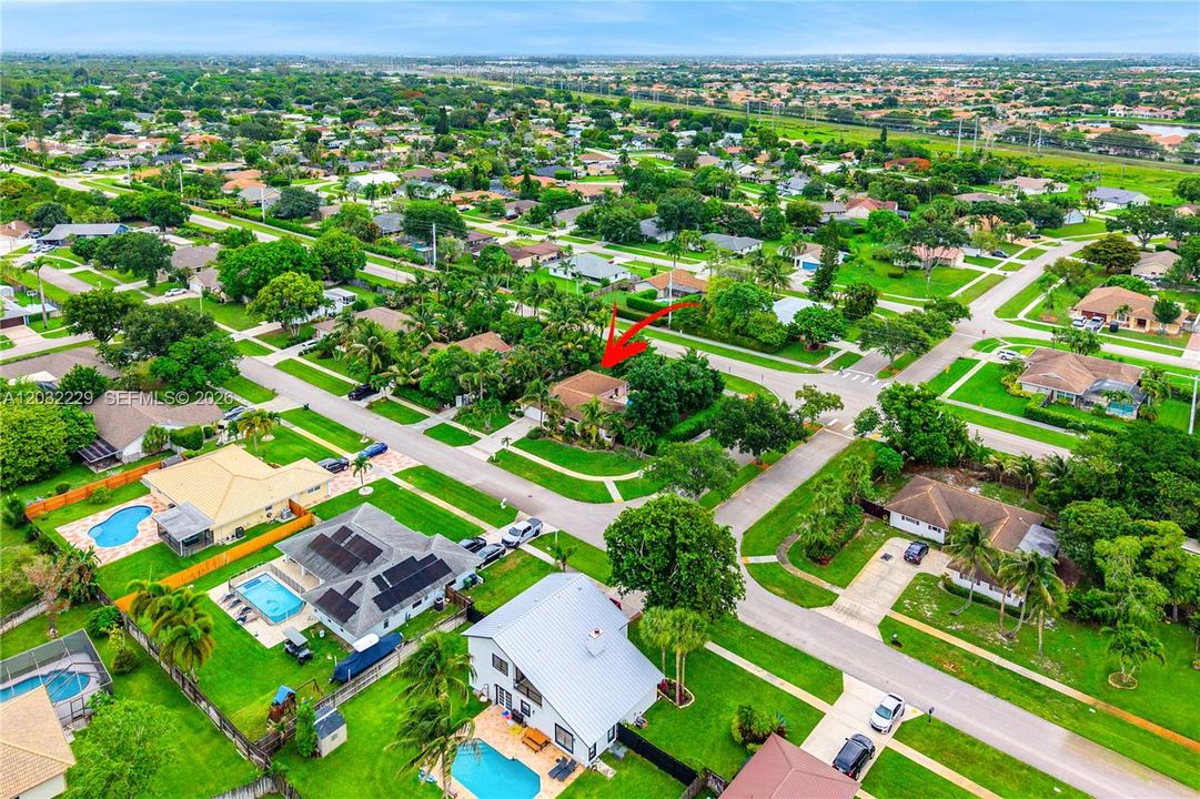 For Rent: $3,500 (5 beds, 2 baths, 1738 Square Feet)