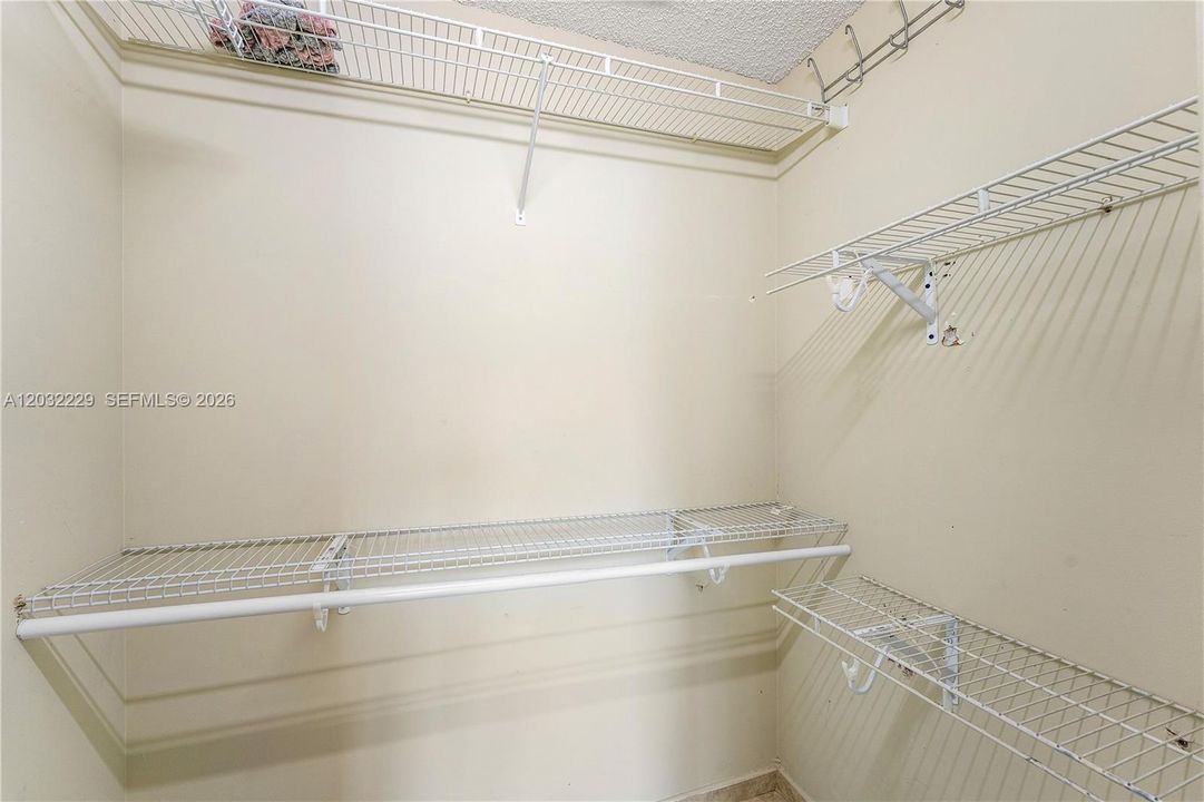 For Rent: $3,500 (5 beds, 2 baths, 1738 Square Feet)