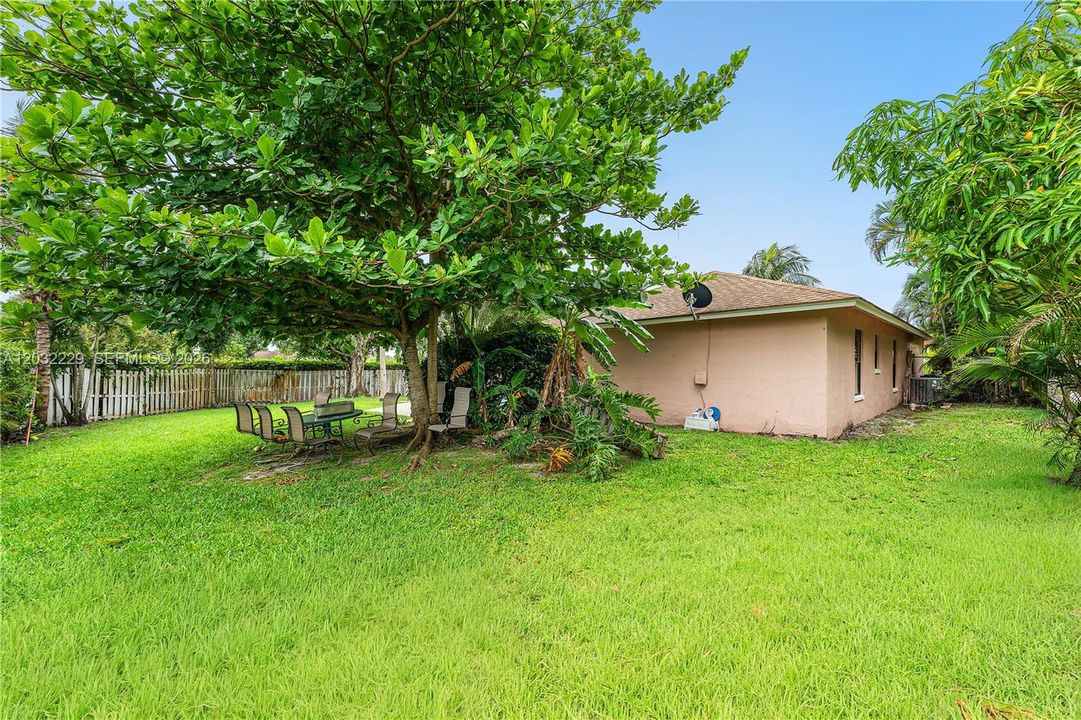 For Rent: $3,500 (5 beds, 2 baths, 1738 Square Feet)