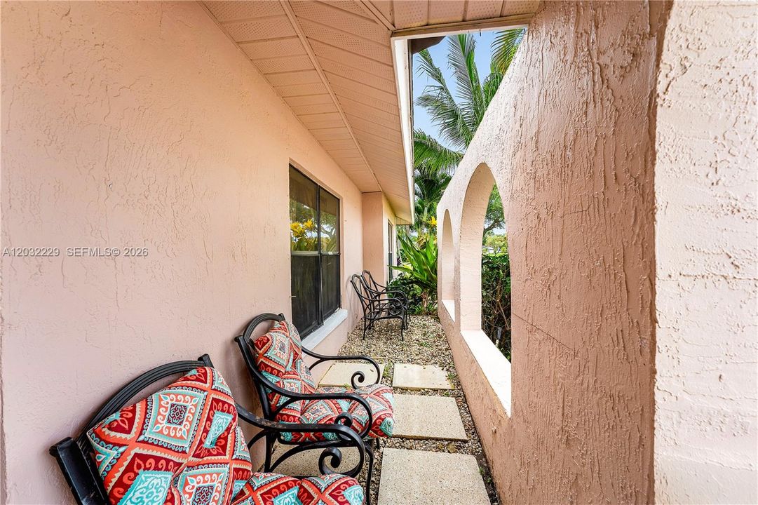 For Rent: $3,500 (5 beds, 2 baths, 1738 Square Feet)