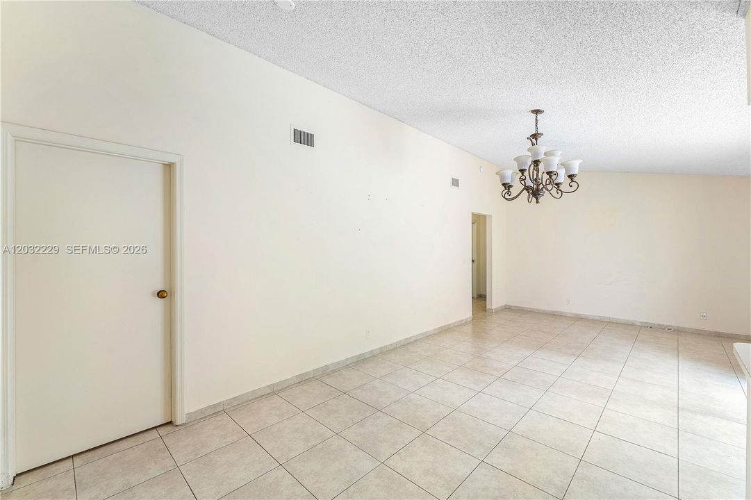 For Rent: $3,500 (5 beds, 2 baths, 1738 Square Feet)