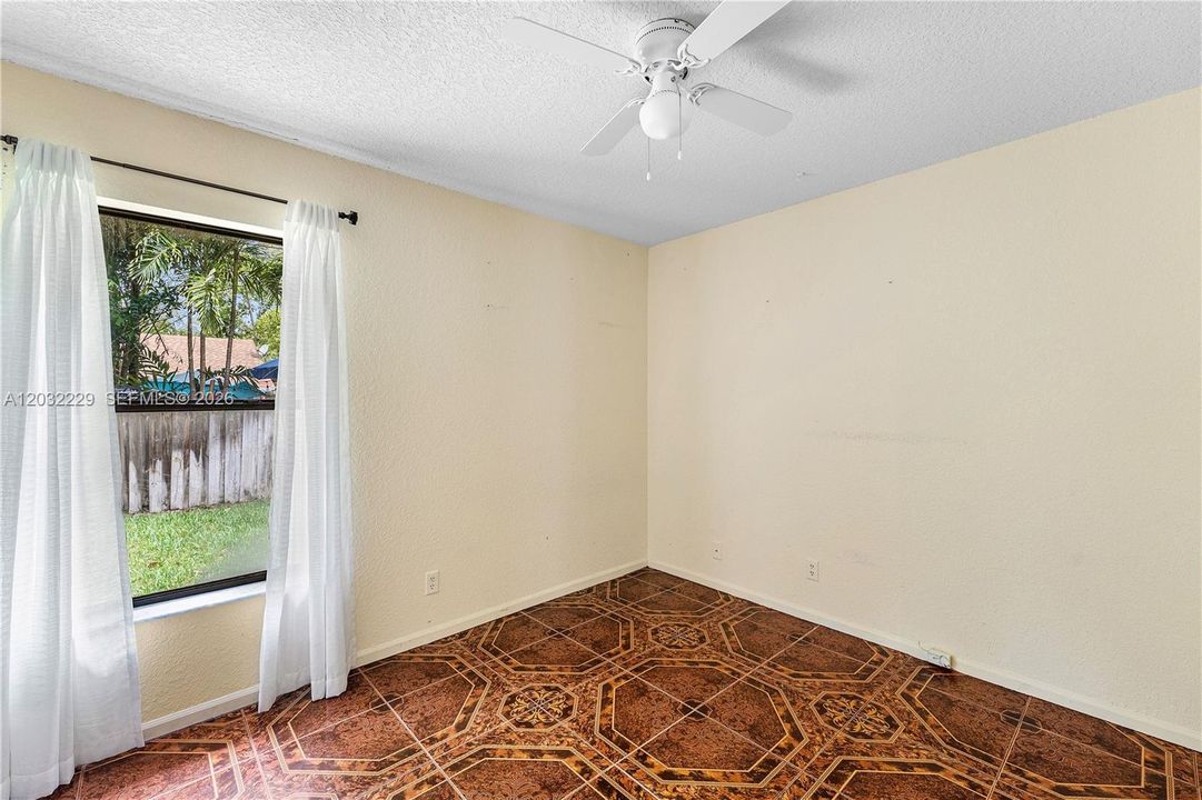 For Rent: $3,500 (5 beds, 2 baths, 1738 Square Feet)