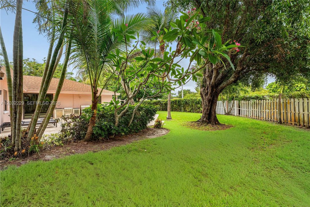 For Rent: $3,500 (5 beds, 2 baths, 1738 Square Feet)
