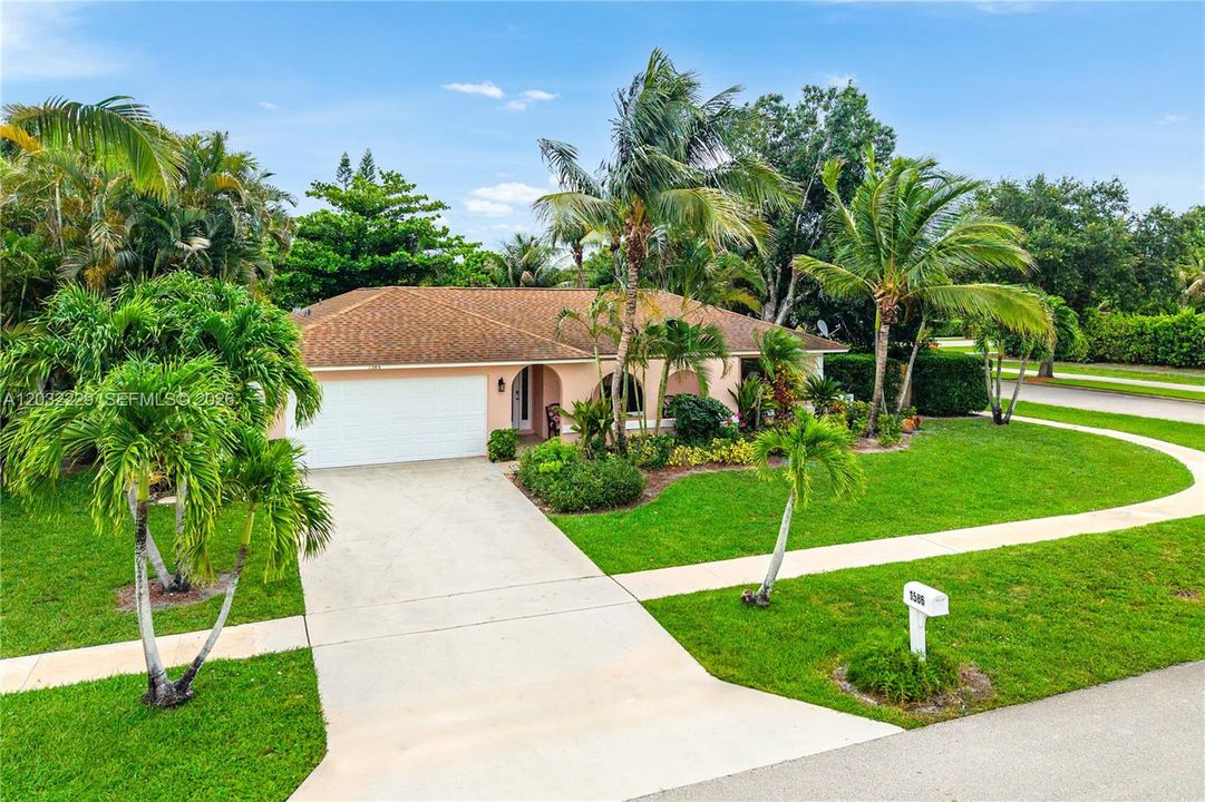 For Rent: $3,500 (5 beds, 2 baths, 1738 Square Feet)
