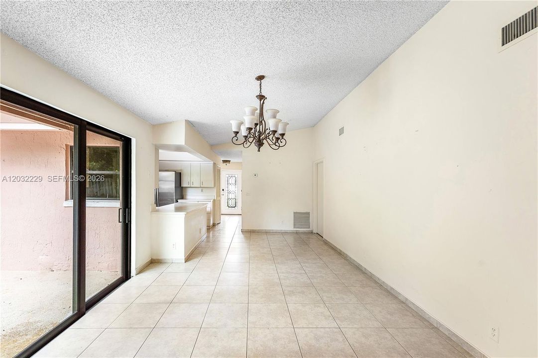 For Rent: $3,500 (5 beds, 2 baths, 1738 Square Feet)