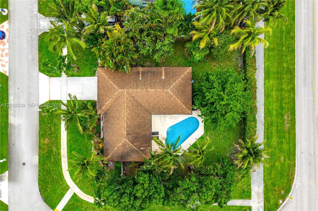 For Rent: $3,500 (5 beds, 2 baths, 1738 Square Feet)