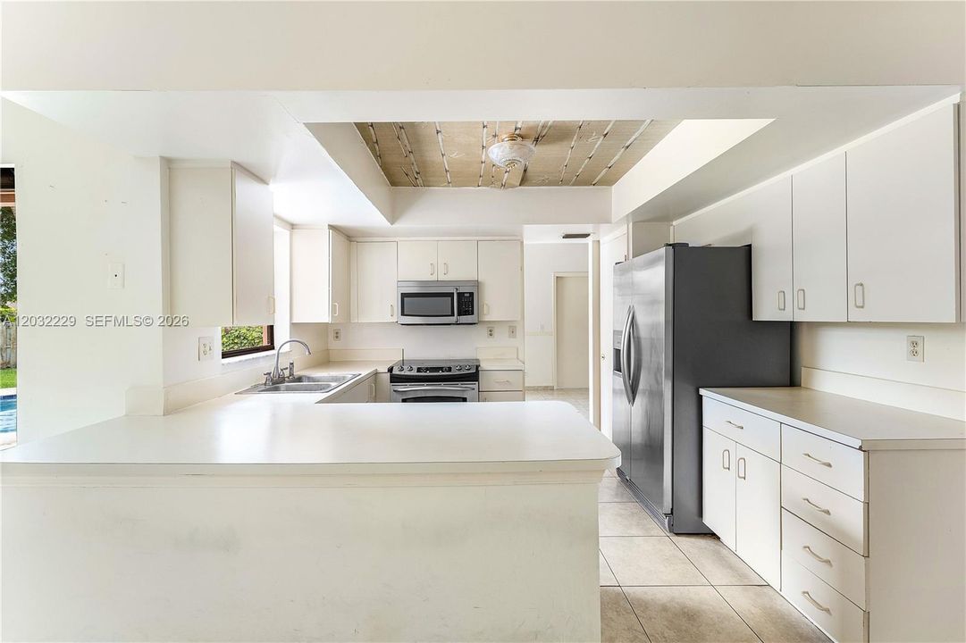 For Rent: $3,500 (5 beds, 2 baths, 1738 Square Feet)