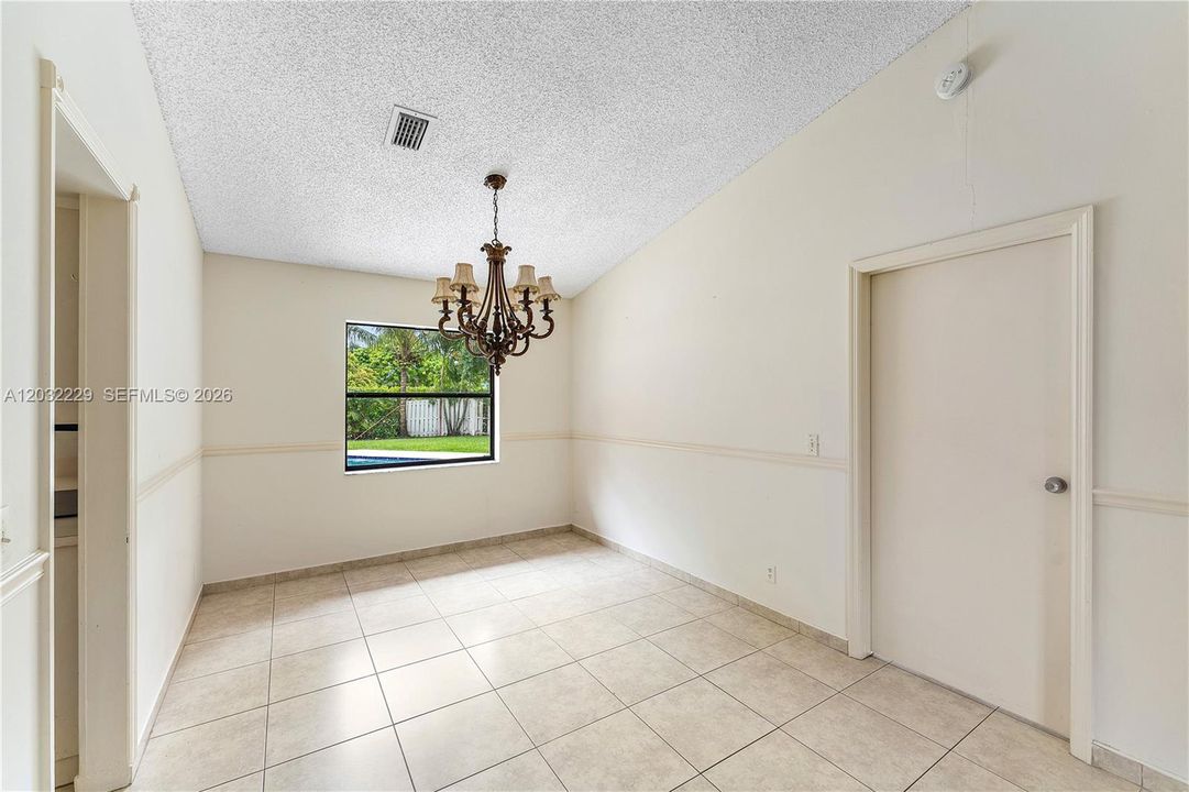 For Rent: $3,500 (5 beds, 2 baths, 1738 Square Feet)