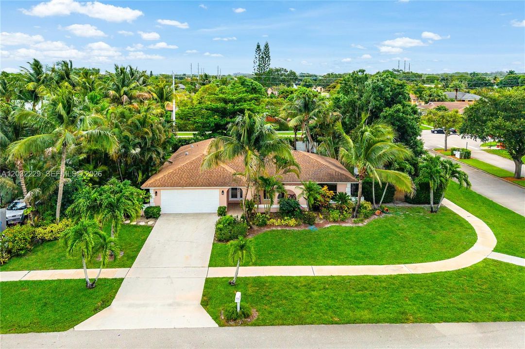 For Rent: $3,500 (5 beds, 2 baths, 1738 Square Feet)