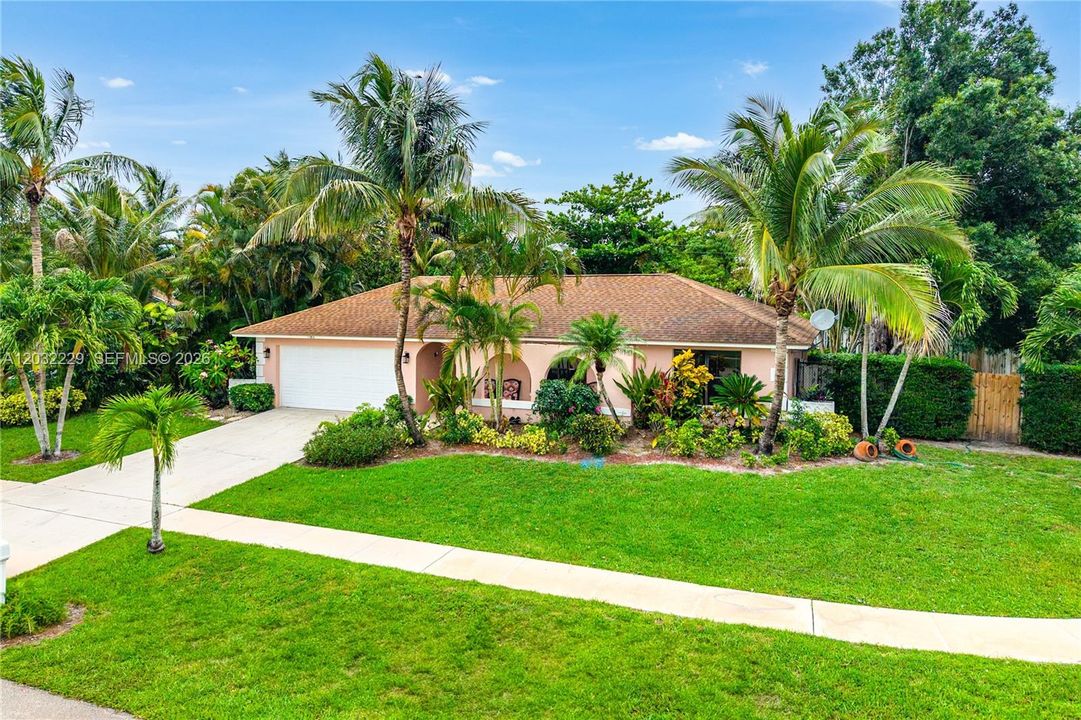 For Rent: $3,500 (5 beds, 2 baths, 1738 Square Feet)
