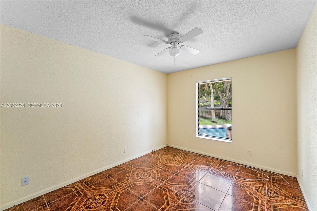 For Rent: $3,500 (5 beds, 2 baths, 1738 Square Feet)