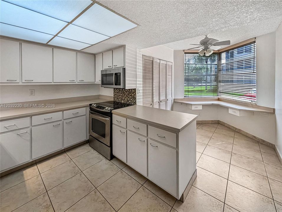 В аренду: $2,600 (3 спален, 2 ванн, 1155 Квадратных фут)