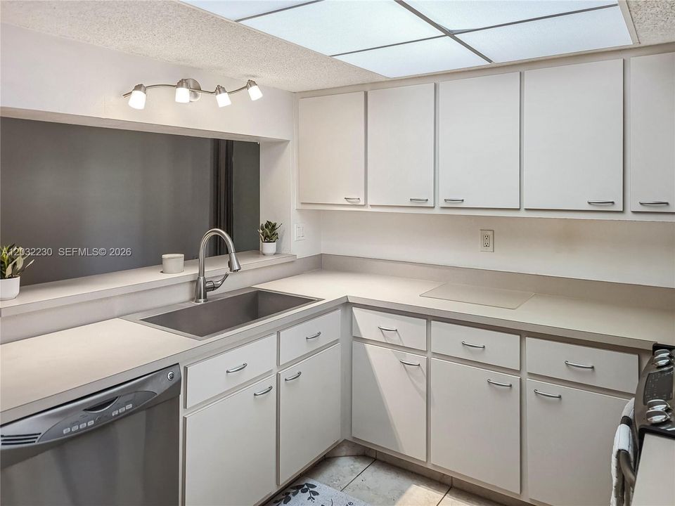 В аренду: $2,600 (3 спален, 2 ванн, 1155 Квадратных фут)