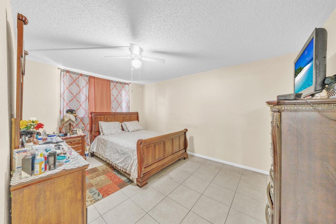 9 Primary Bedroom (1)