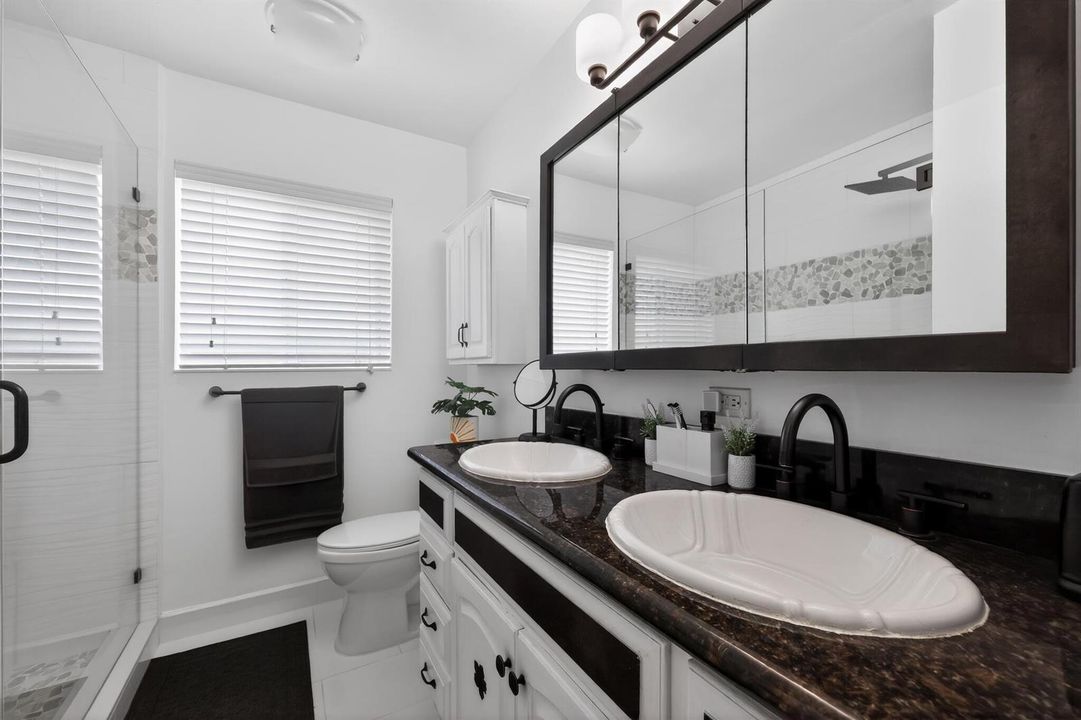 27_311_NW_93rd_Terrace-Bathroom-0010