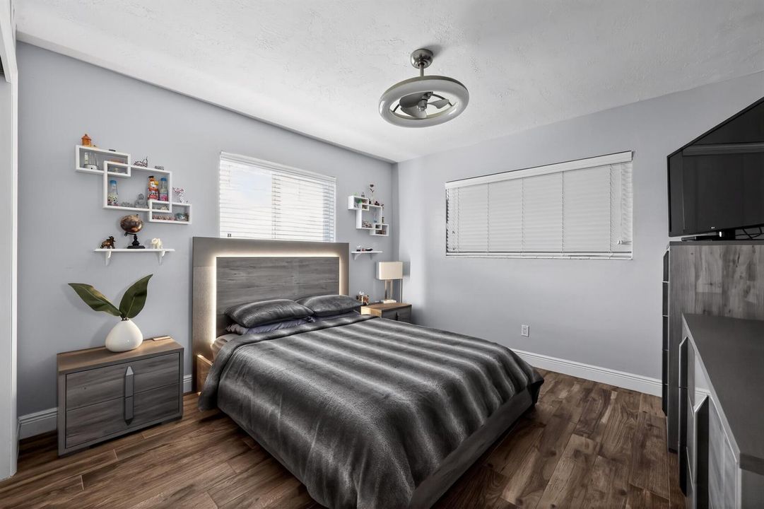 20_311_NW_93rd_Terrace-Bedroom-0004