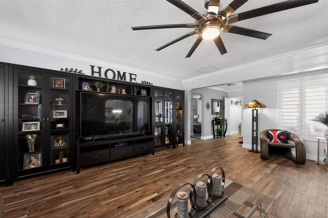 16_311_NW_93rd_Terrace-Living_room-0043
