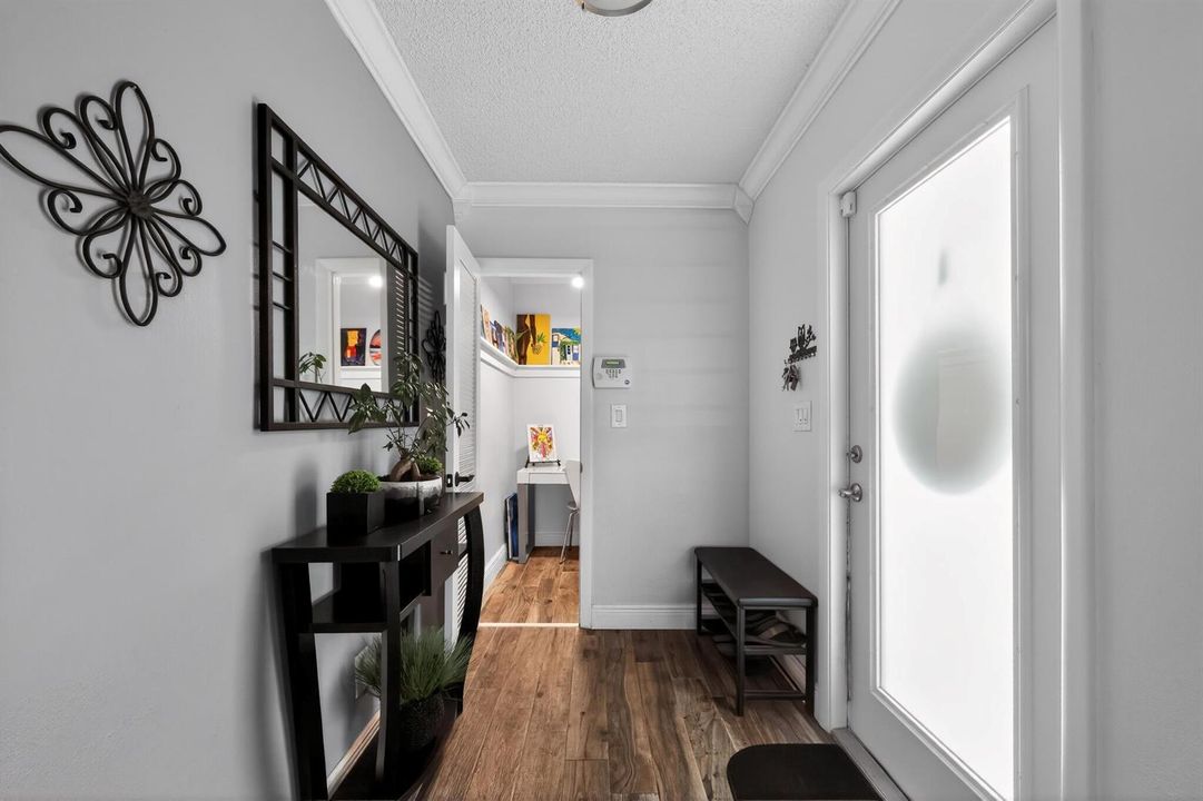 12_311_NW_93rd_Terrace-Foyer-0055