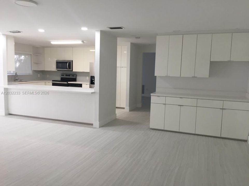 For Rent: $6,700 (4 beds, 3 baths, 2815 Square Feet)