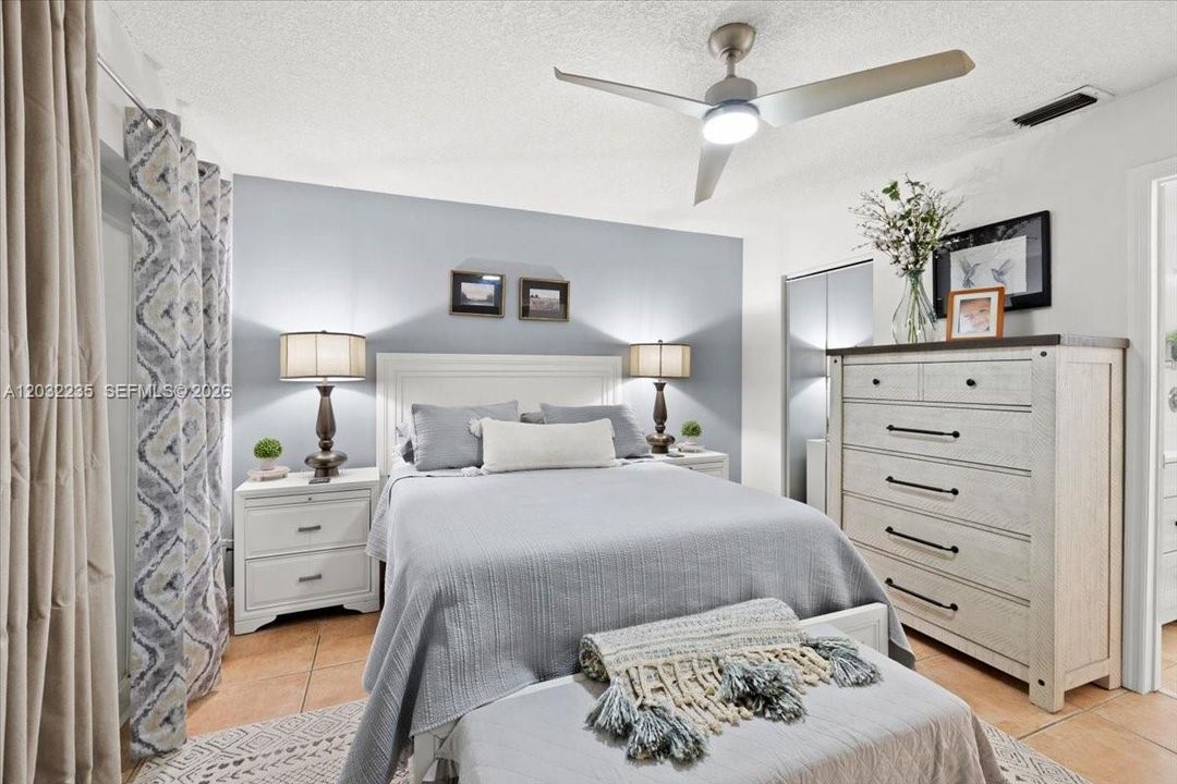 For Sale: $570,000 (3 beds, 2 baths, 958 Square Feet)