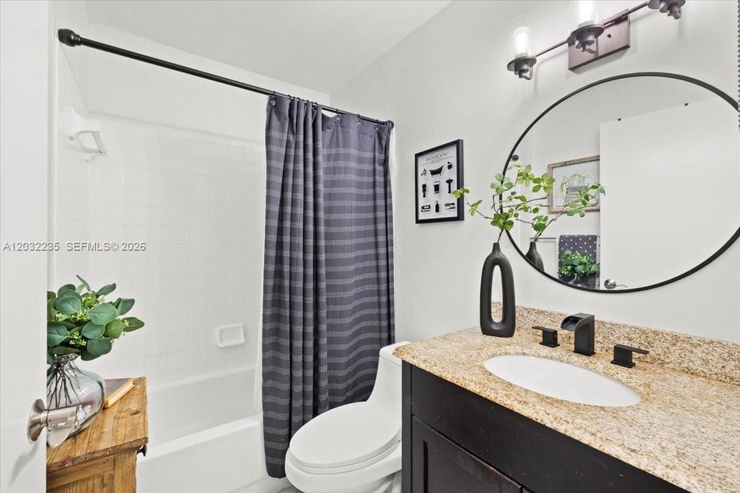 For Sale: $570,000 (3 beds, 2 baths, 958 Square Feet)