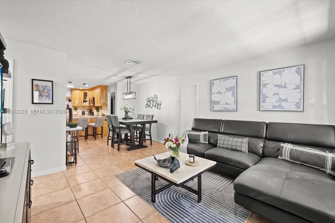 For Sale: $570,000 (3 beds, 2 baths, 958 Square Feet)