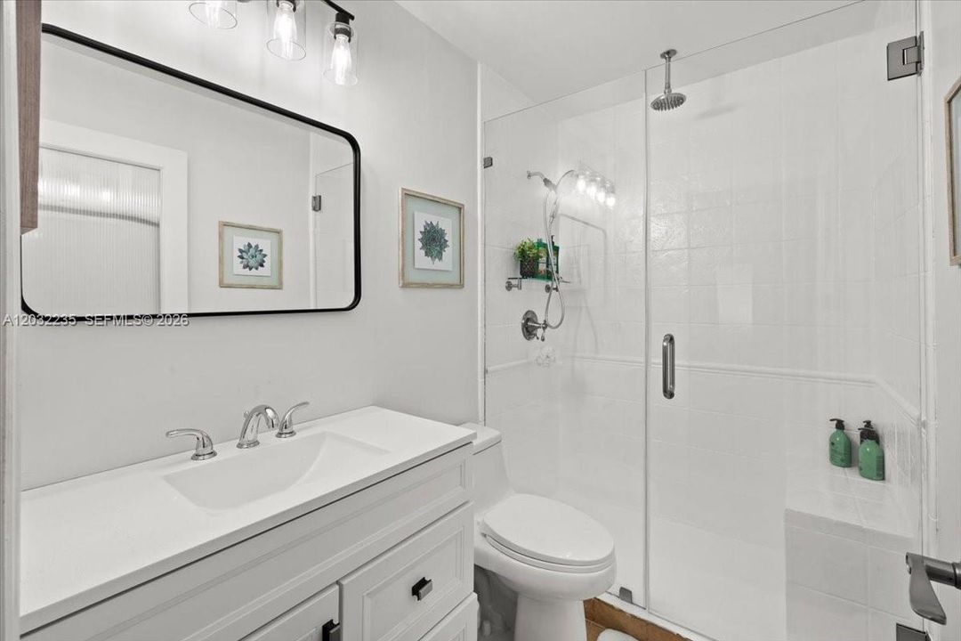 For Sale: $570,000 (3 beds, 2 baths, 958 Square Feet)