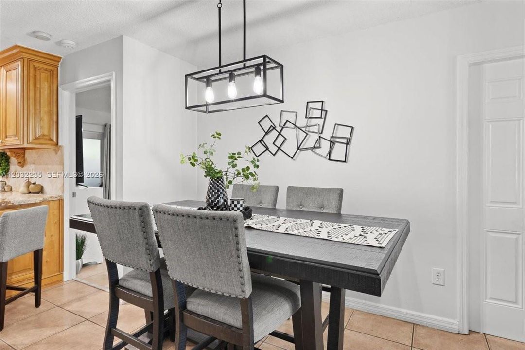 For Sale: $570,000 (3 beds, 2 baths, 958 Square Feet)