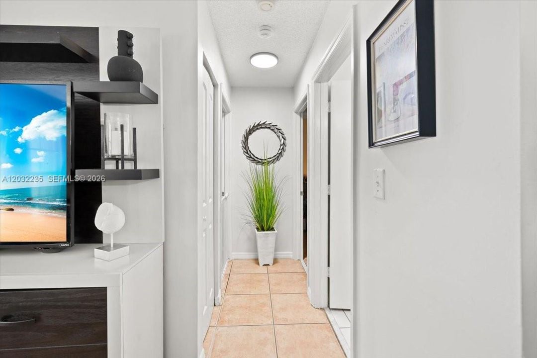 For Sale: $570,000 (3 beds, 2 baths, 958 Square Feet)