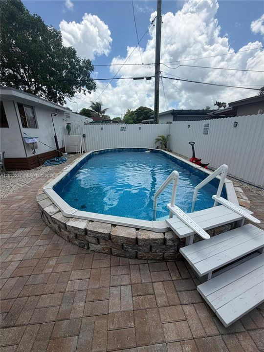 For Sale: $660,000 (4 beds, 3 baths, 1761 Square Feet)