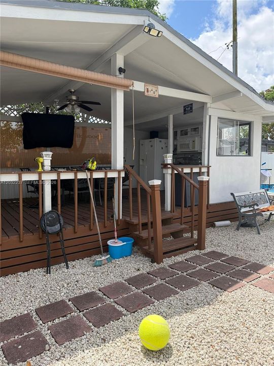 For Sale: $660,000 (4 beds, 3 baths, 1761 Square Feet)