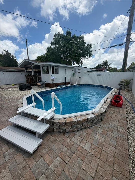 For Sale: $660,000 (4 beds, 3 baths, 1761 Square Feet)