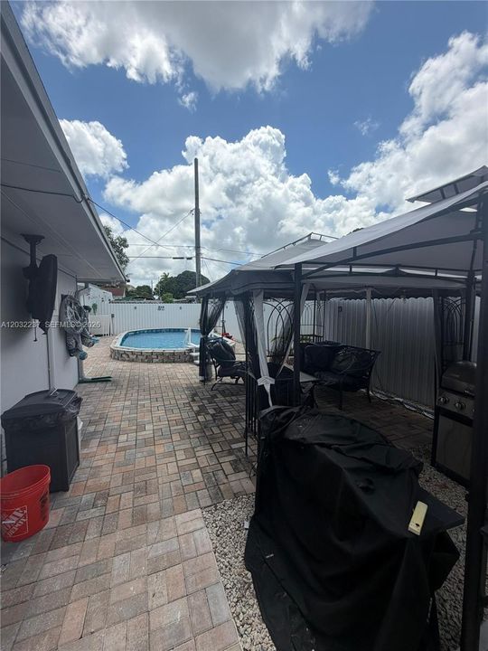 For Sale: $660,000 (4 beds, 3 baths, 1761 Square Feet)