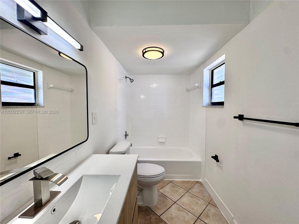 For Rent: $2,700 (2 beds, 2 baths, 910 Square Feet)