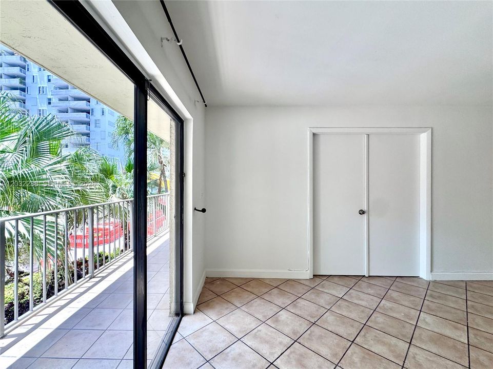 For Rent: $2,700 (2 beds, 2 baths, 910 Square Feet)