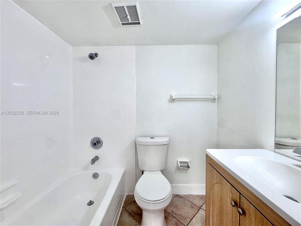 For Rent: $2,700 (2 beds, 2 baths, 910 Square Feet)