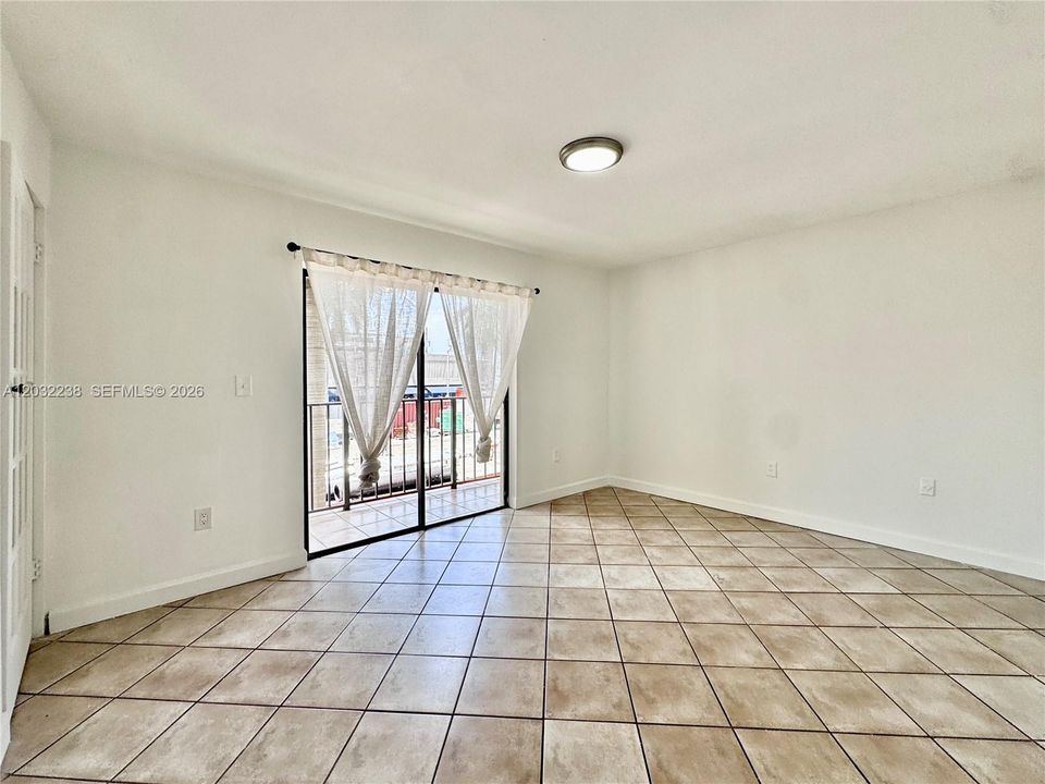 For Rent: $2,700 (2 beds, 2 baths, 910 Square Feet)