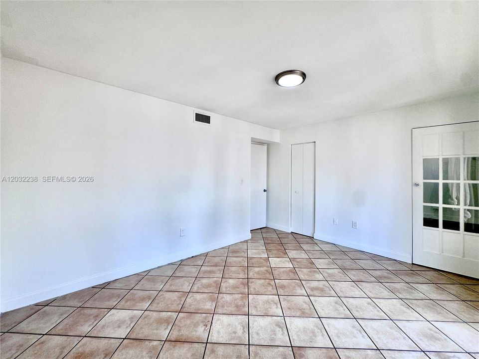 For Rent: $2,700 (2 beds, 2 baths, 910 Square Feet)