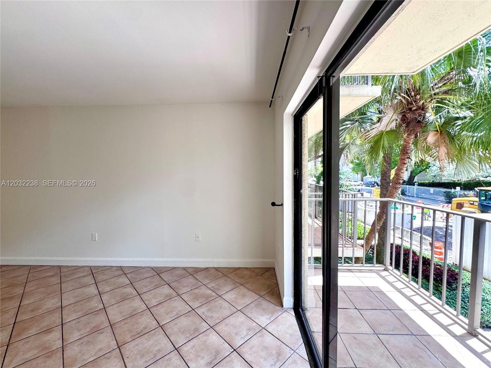For Rent: $2,700 (2 beds, 2 baths, 910 Square Feet)
