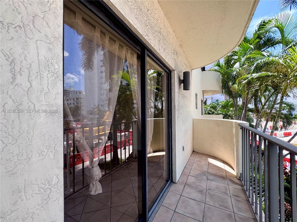 For Rent: $2,700 (2 beds, 2 baths, 910 Square Feet)