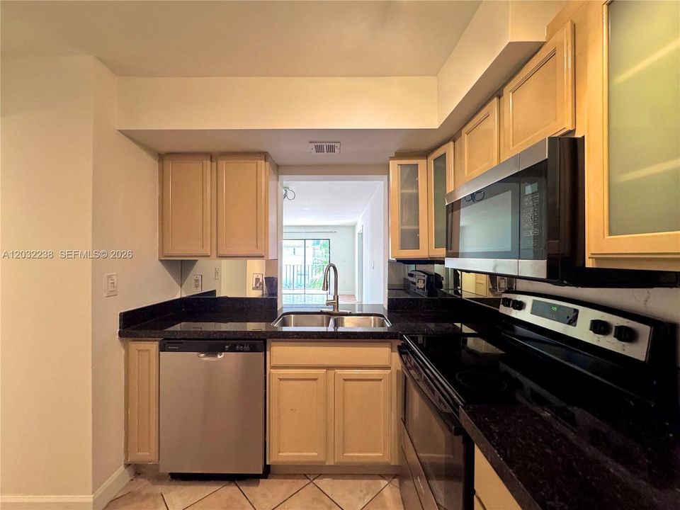 For Rent: $2,700 (2 beds, 2 baths, 910 Square Feet)