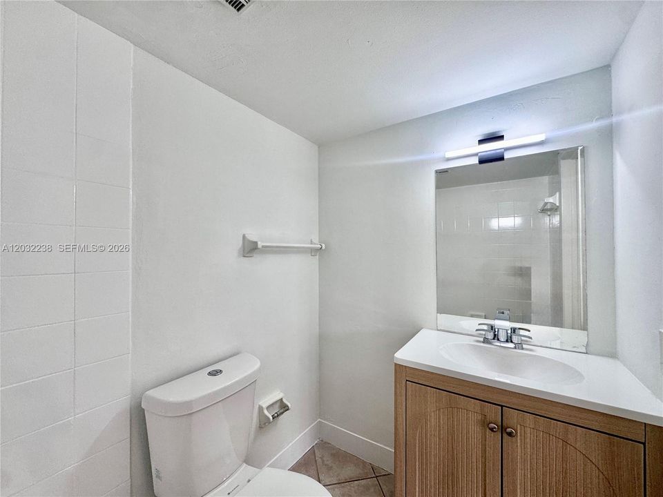 For Rent: $2,700 (2 beds, 2 baths, 910 Square Feet)