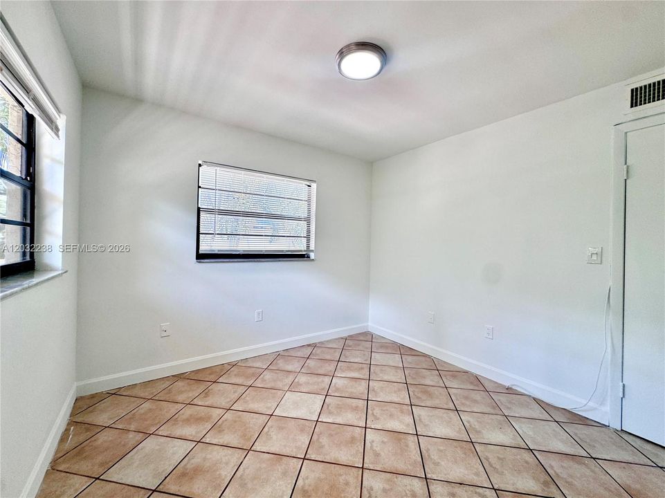 For Rent: $2,700 (2 beds, 2 baths, 910 Square Feet)
