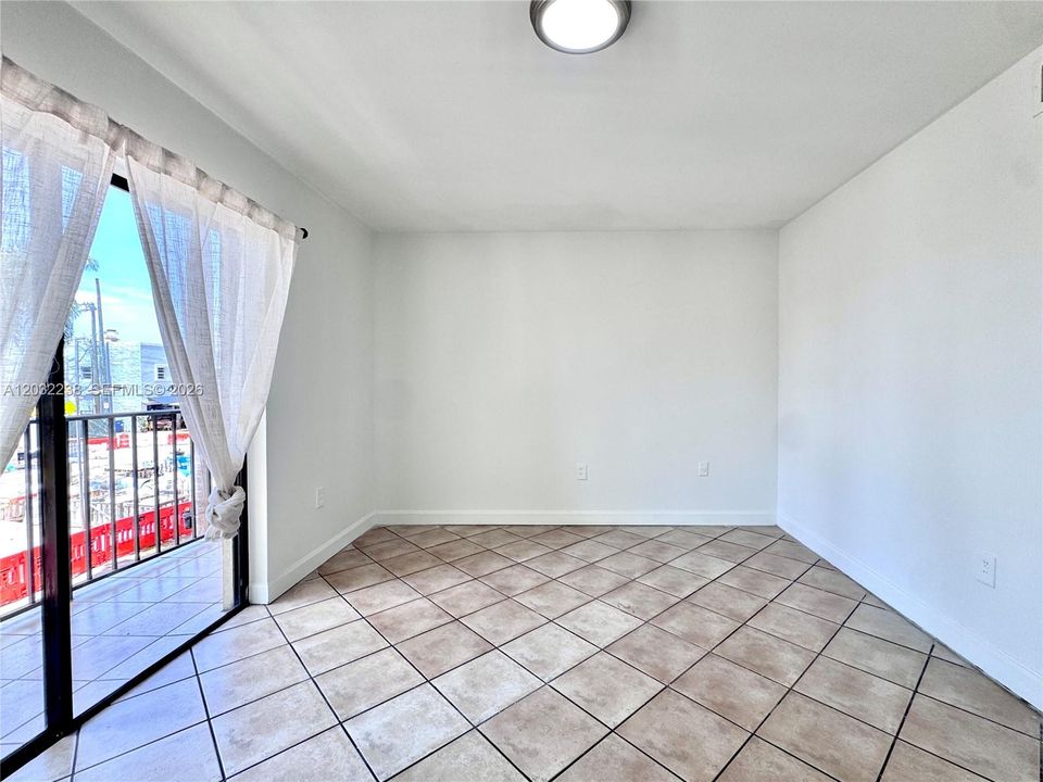 For Rent: $2,700 (2 beds, 2 baths, 910 Square Feet)