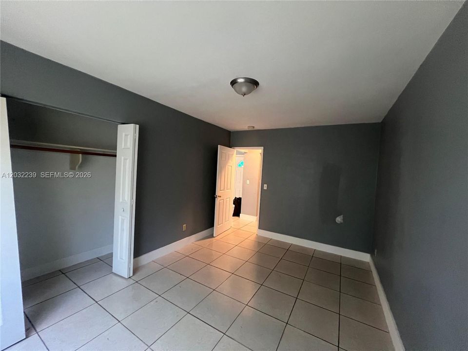 For Rent: $1,650 (1 beds, 1 baths, 3913 Square Feet)