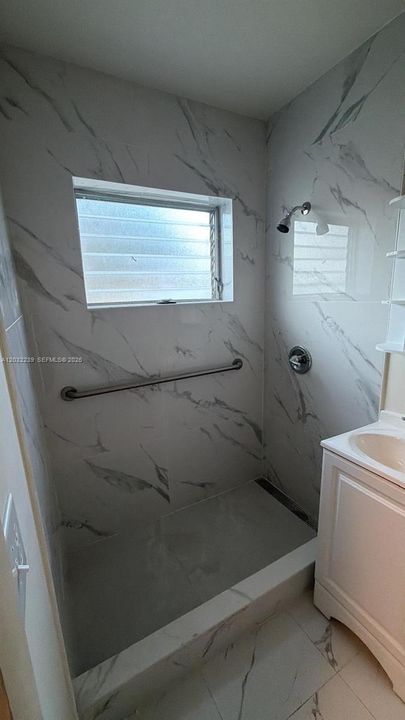 For Rent: $1,650 (1 beds, 1 baths, 3913 Square Feet)