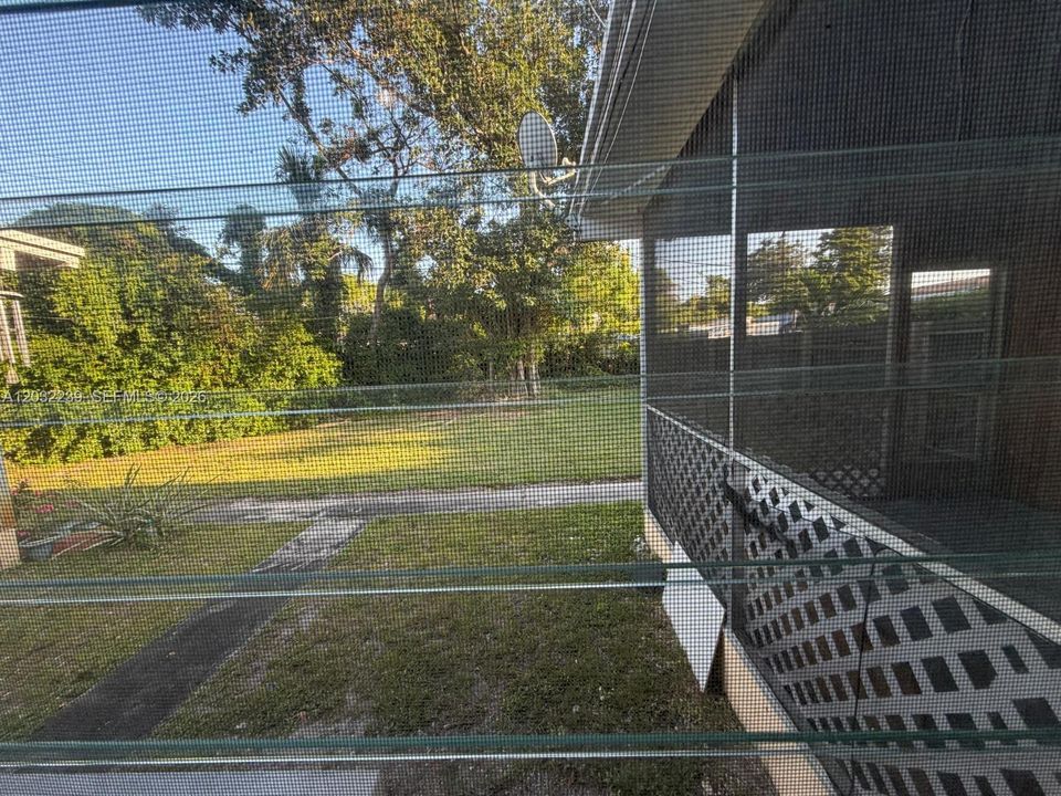 For Rent: $1,650 (1 beds, 1 baths, 3913 Square Feet)